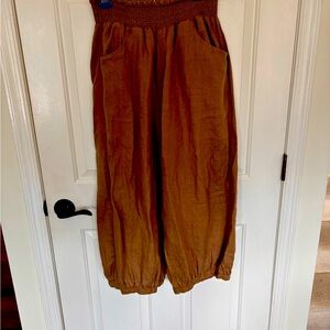 Nomad Cropped Elastic-Waist Linen-Blend Pants in Brown